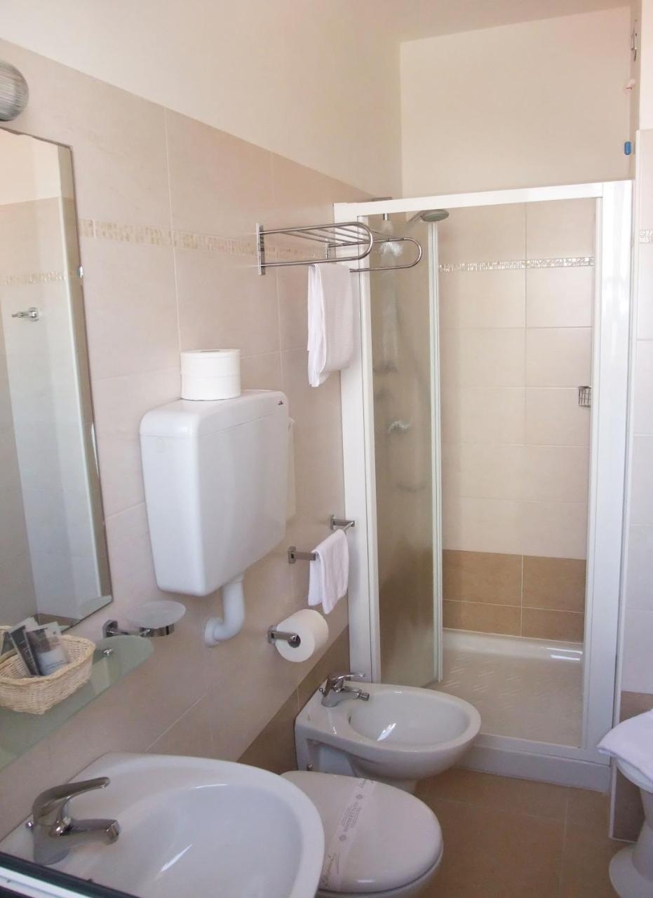 Hotel Ornella Lido di Jesolo Bagian luar foto
