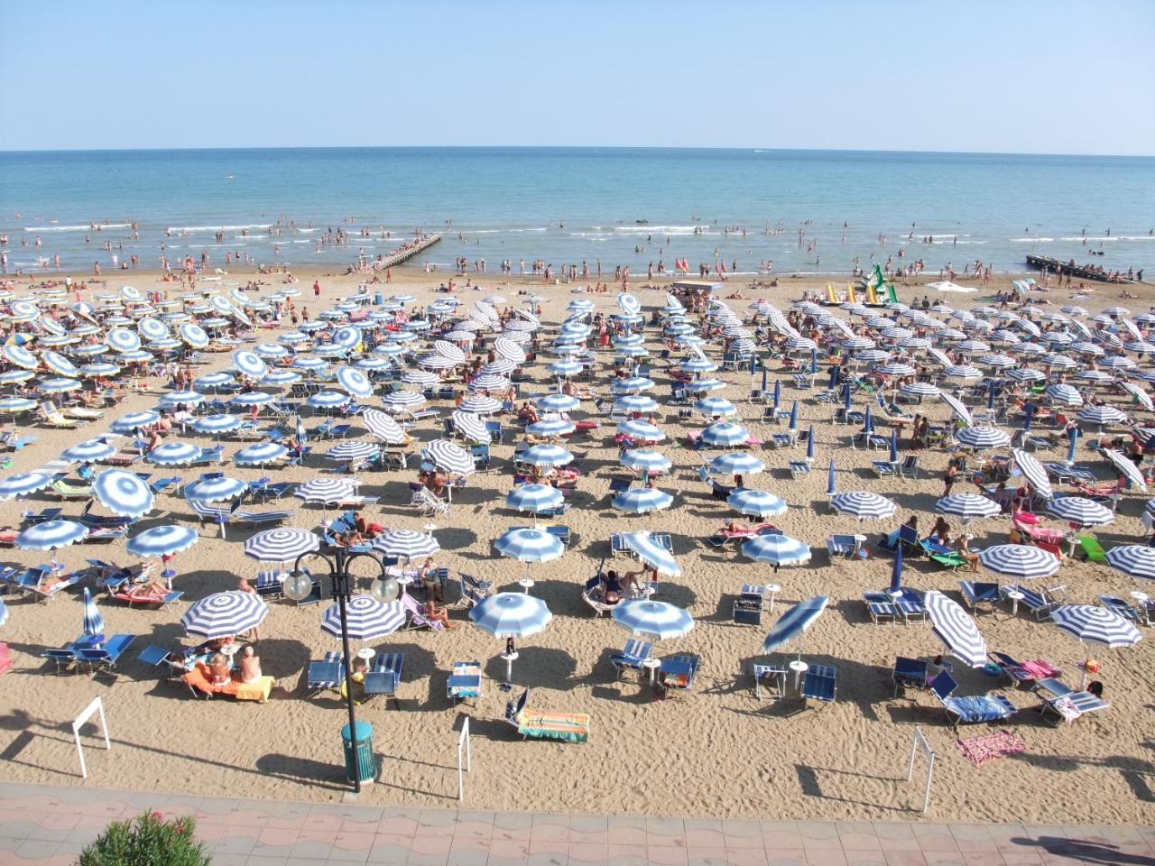 Hotel Ornella Lido di Jesolo Bagian luar foto