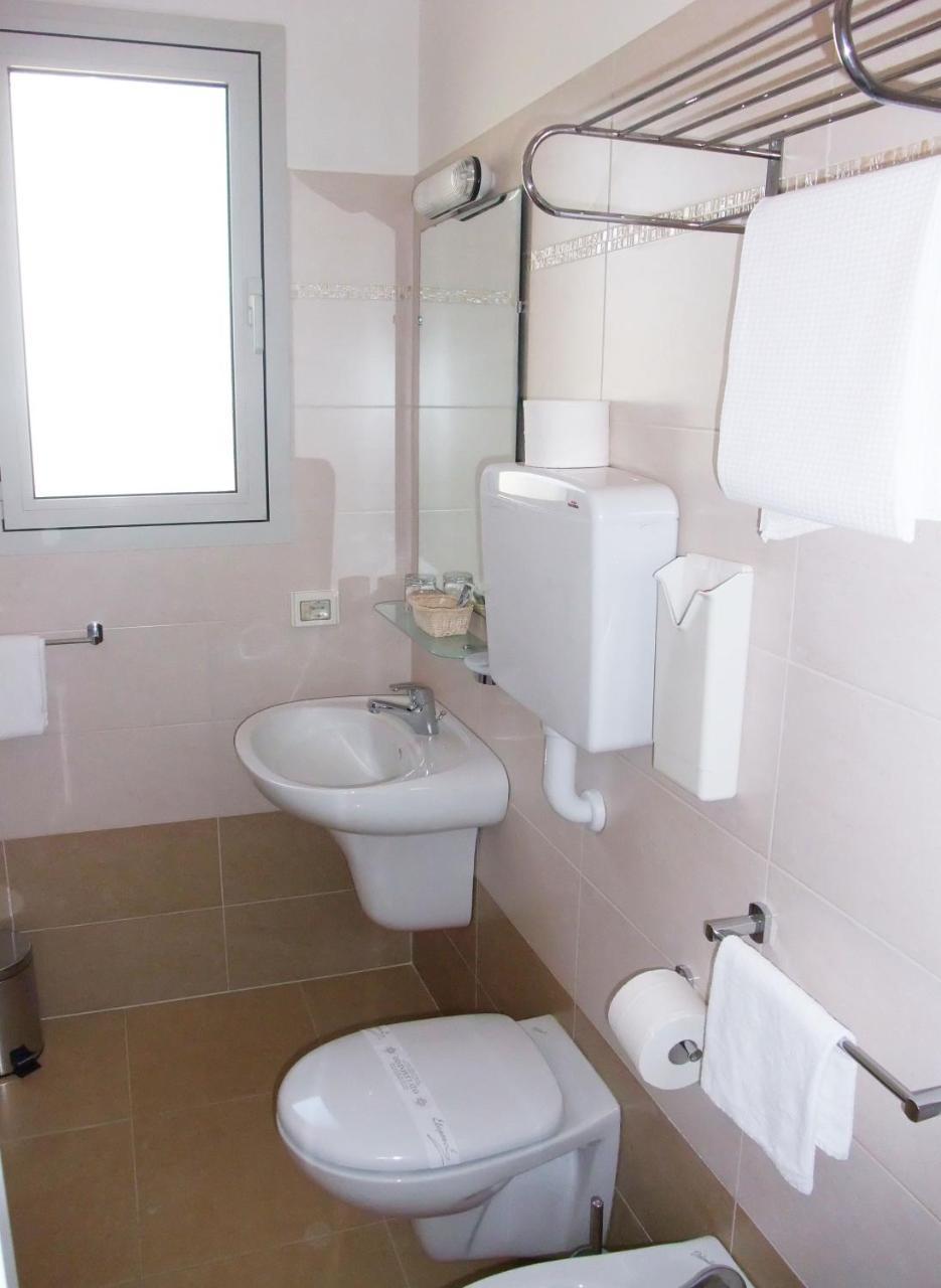 Hotel Ornella Lido di Jesolo Bagian luar foto