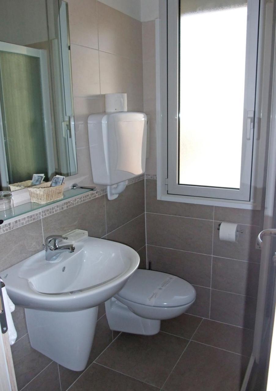 Hotel Ornella Lido di Jesolo Bagian luar foto